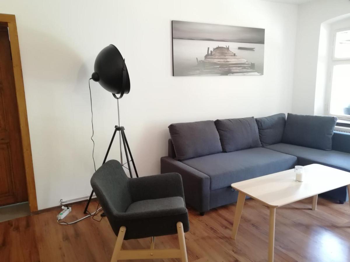 Kleine Galerie Apartment Fuer 3 Mit Kueche Kamin Netflix Parken Und Hofladen Steinhofel Luaran gambar