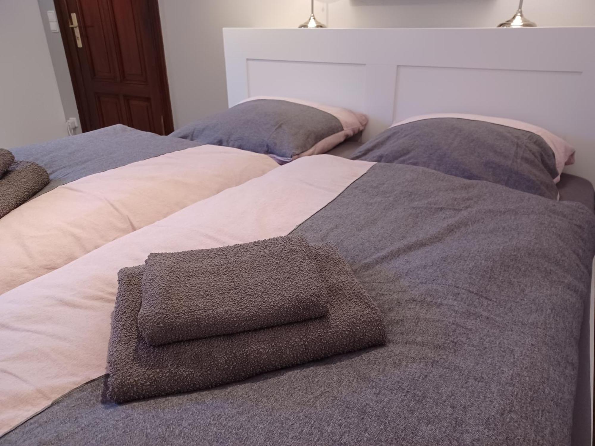 Kleine Galerie Apartment Fuer 3 Mit Kueche Kamin Netflix Parken Und Hofladen Steinhofel Luaran gambar